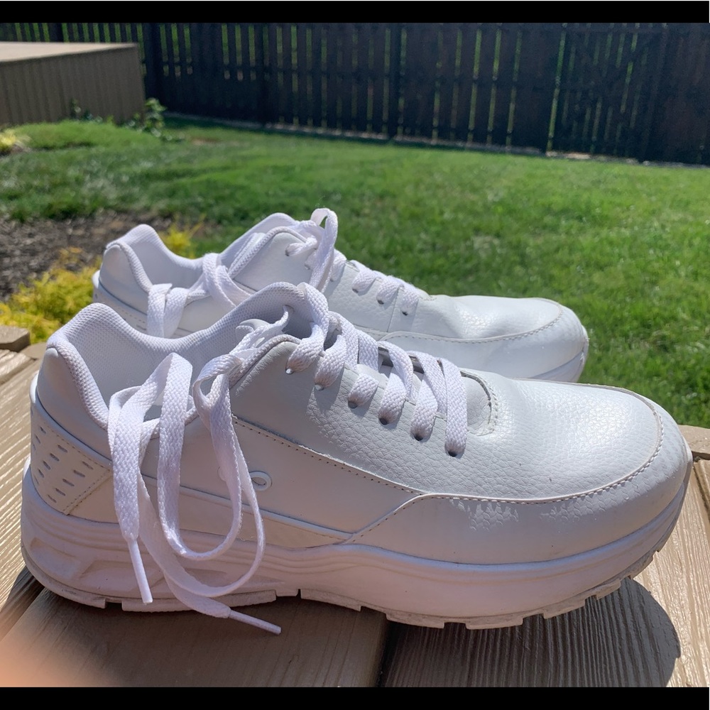 ‘Infinity by Cherokee’ solid leather tennis shoes